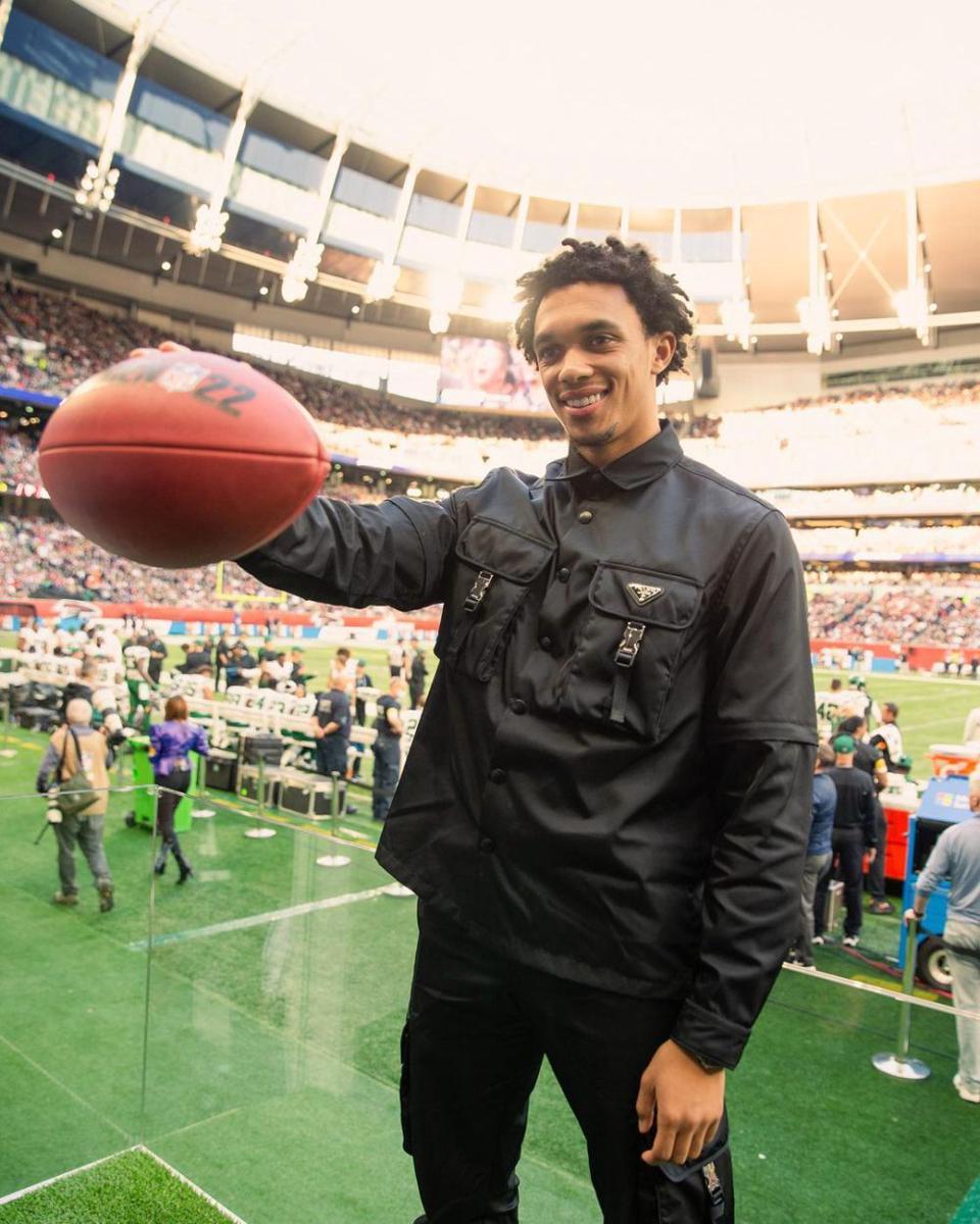 referensi outfit kece ala Trent Alexander-Arnold (instagram.com/trentarnold66)