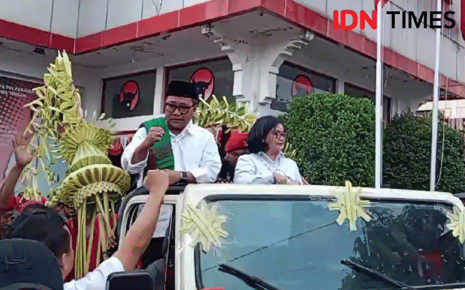 Ribuan Pendukung Iringi Pendaftaran Agustina-Iswar ke KPU Semarang