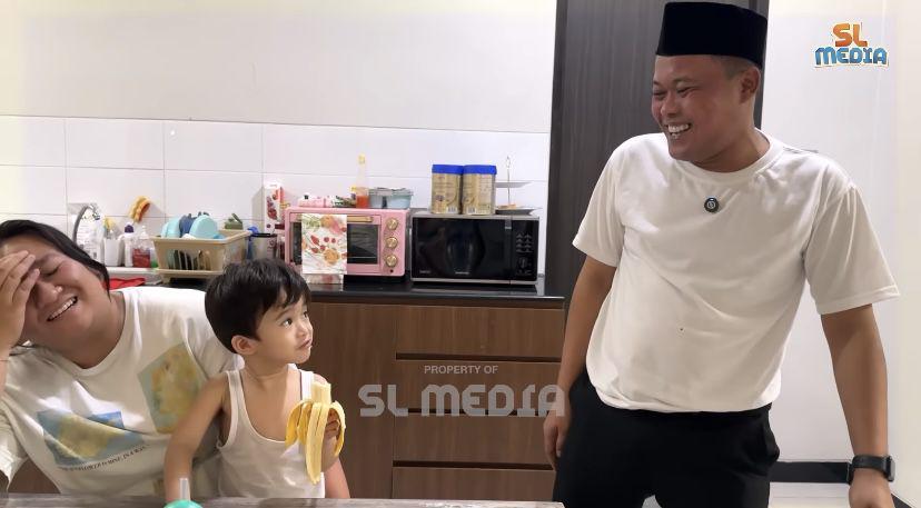 potret Sule jenguk Adzam yang lagi sakit (youtube.com/SL MEDIA)