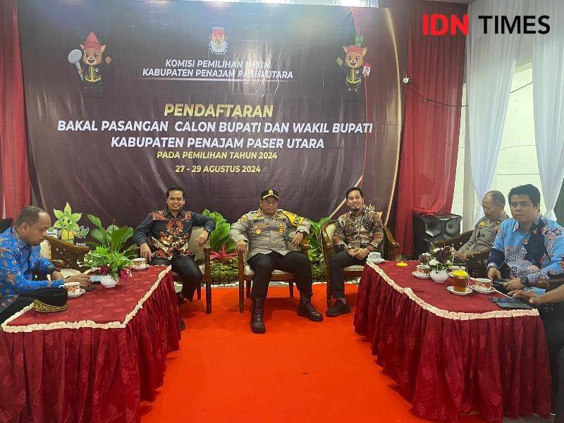 Kapolres PPU AKBP Supriyanto lakukan pengecekan kesiapan pengamanan di Kantor KPU PPU. Humas Polres PPU (IDN Times/Ervan)