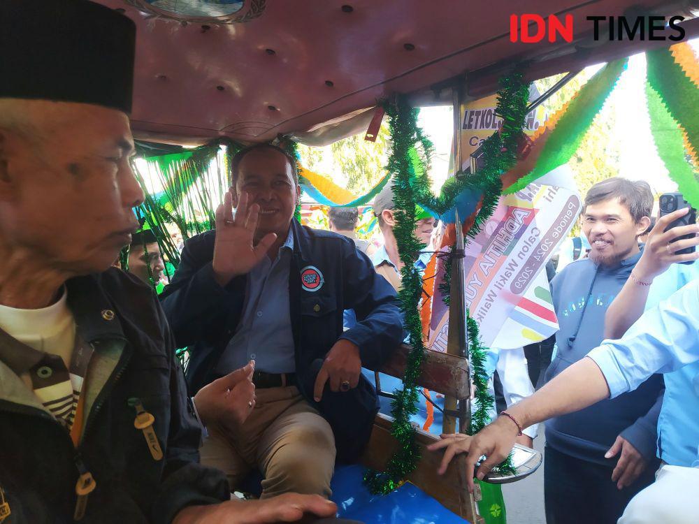 Ngatiyana-Adhitia Naik Delman Rp300 Ribu Daftar Pilwalkot Cimahi