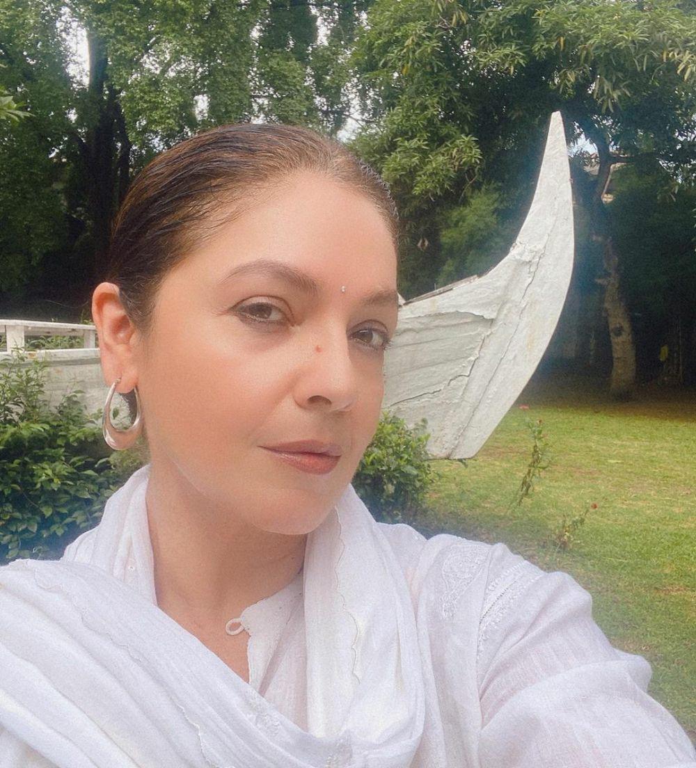 Pooja Bhatt (instagram.com/poojab1972)