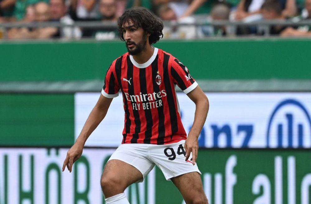 Yacine Adli (instagram.com/adliyacine)