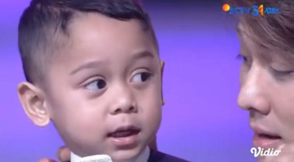 potret Abang L nyanyi lagu berjudul Terlalu Cinta untuk Syifa Hadju (tiktok.com/shirniie_baiiq)