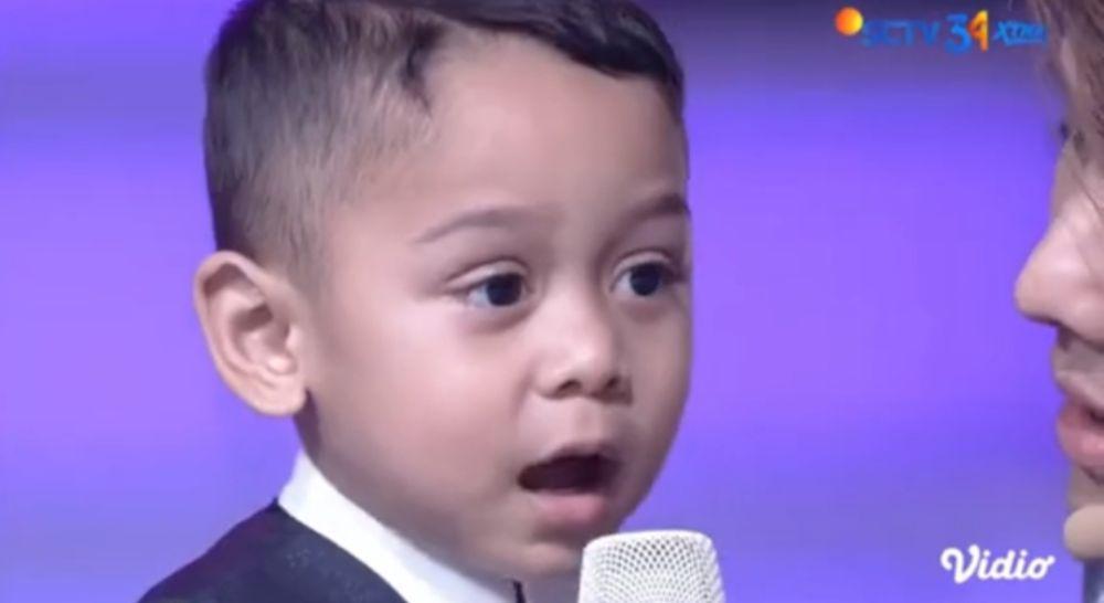 potret Abang L nyanyi lagu berjudul Terlalu Cinta untuk Syifa Hadju (tiktok.com/shirniie_baiiq)