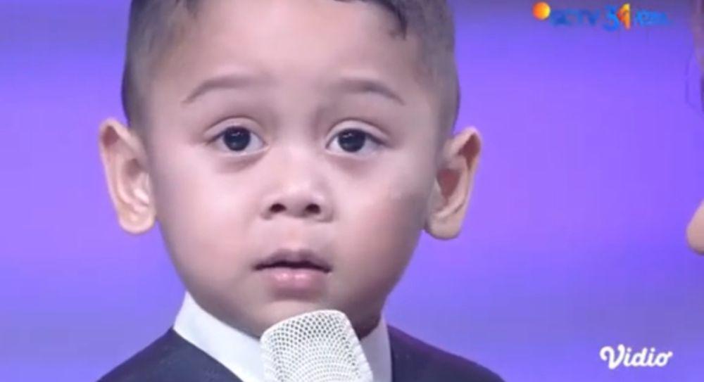 potret Abang L nyanyi lagu berjudul Terlalu Cinta untuk Syifa Hadju (tiktok.com/shirniie_baiiq)