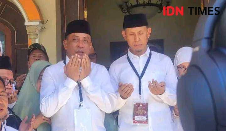 Foto Bapaslon paket Ady-Irfan ketika hendak mendaftar ke kantor KPU Kabupaten Bima (Dok/Istimewa)