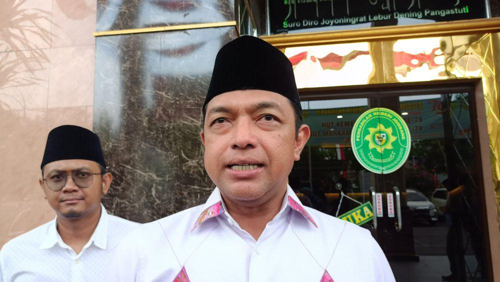 Gus Hans usai mengurus kelengkapan berkas bacawagub Jatim di PN Jombang. IDN Times/Zainul Arifin