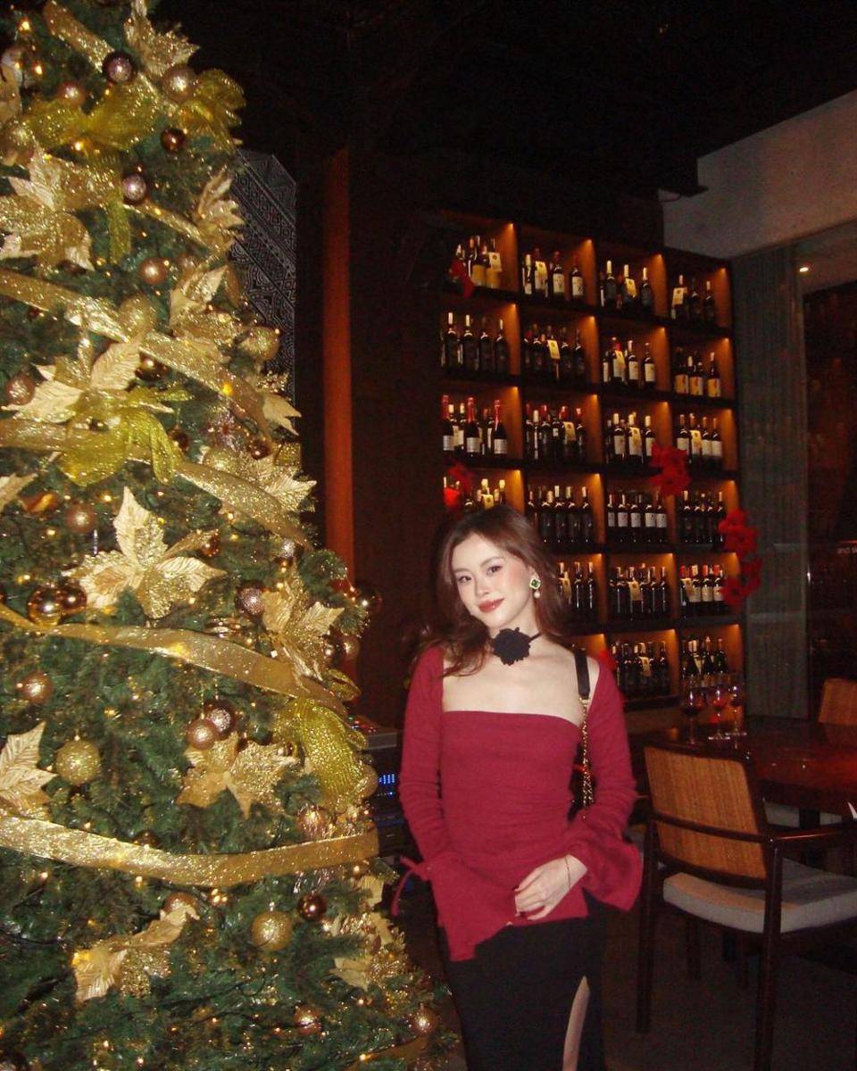 inspirasi outfit nuansa hitam ala Clarice Cutie (instagram.com/claricecutie)
