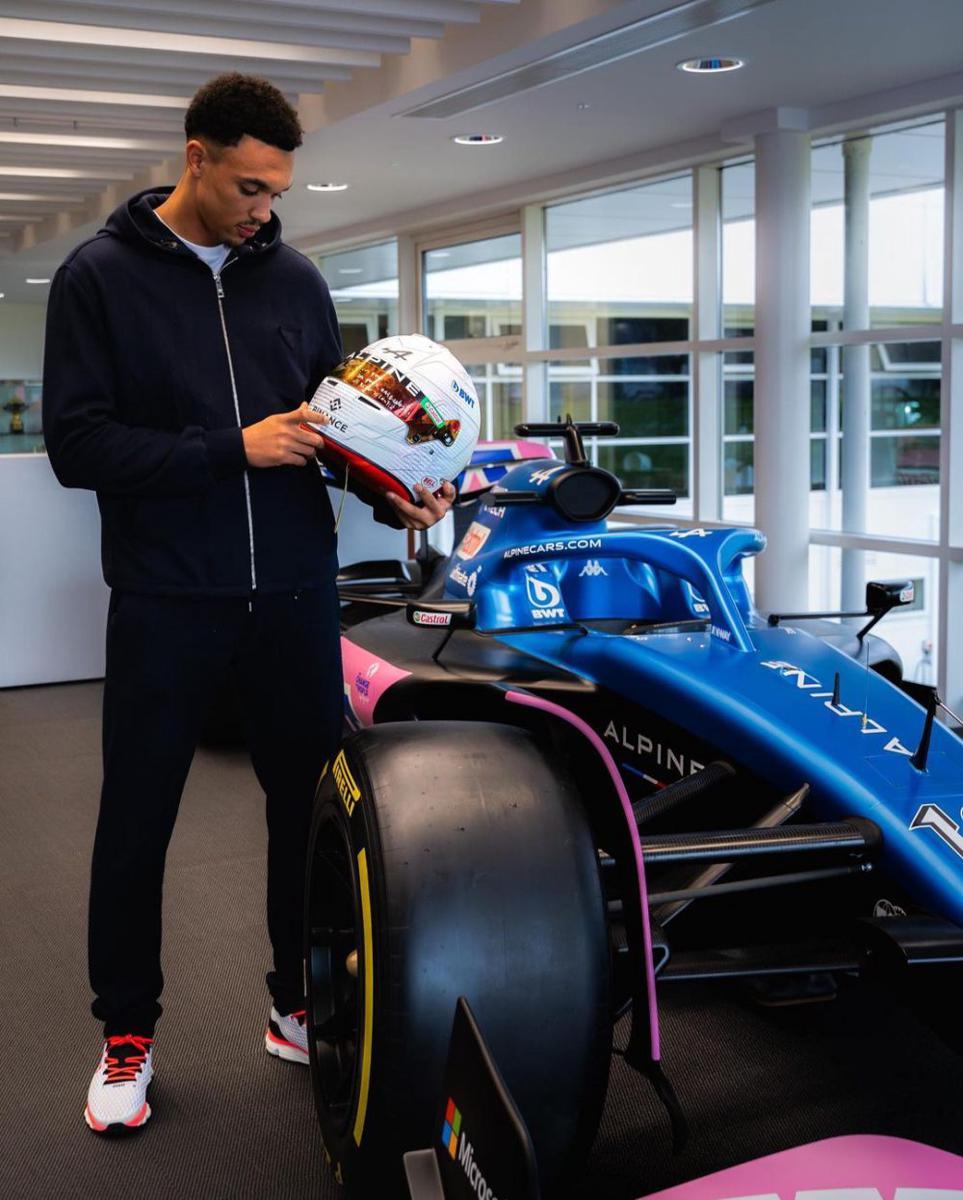 referensi outfit kece ala Trent Alexander-Arnold (instagram.com/trentarnold66)