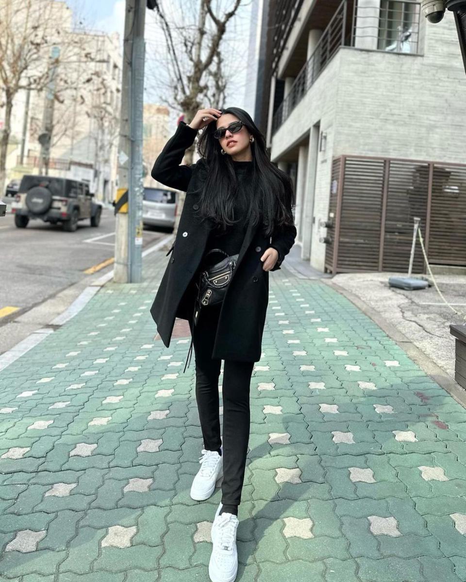 referensi all black outfit ala Susan Sameh (instagram.com/susansameeh)