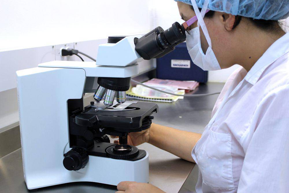 ilustrasi petugas laboratorium (pixabay/herney gómez)