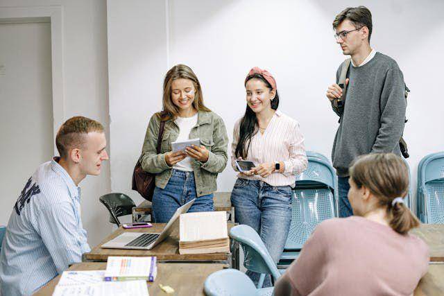 ilustrasi organisasi kampus (pexels.com/Ivan Samkov)