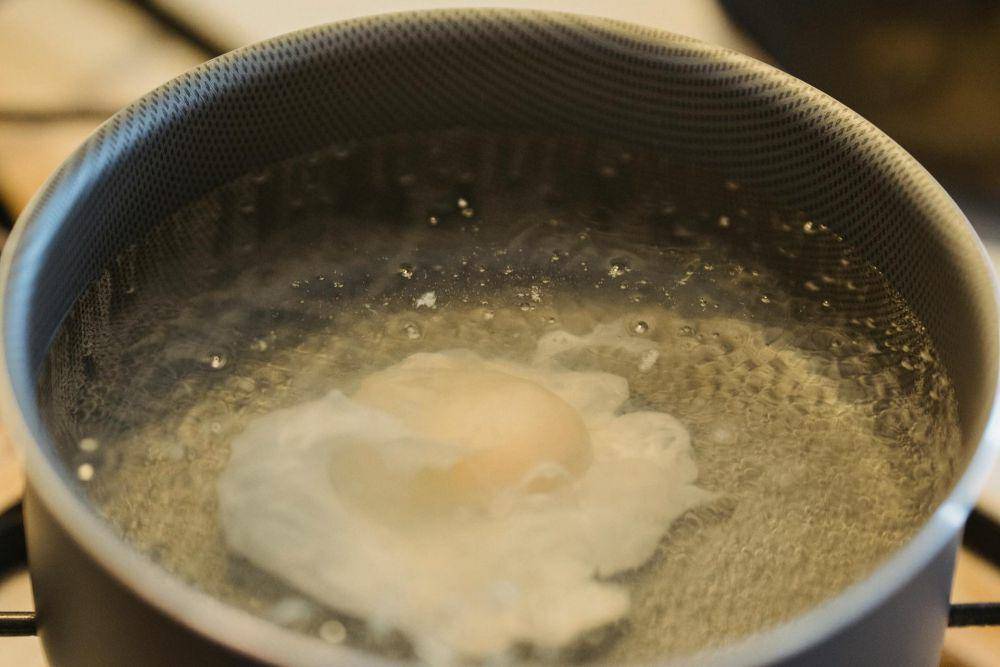 ilustrasi poached egg (pexels.com/Nicola Barts)
