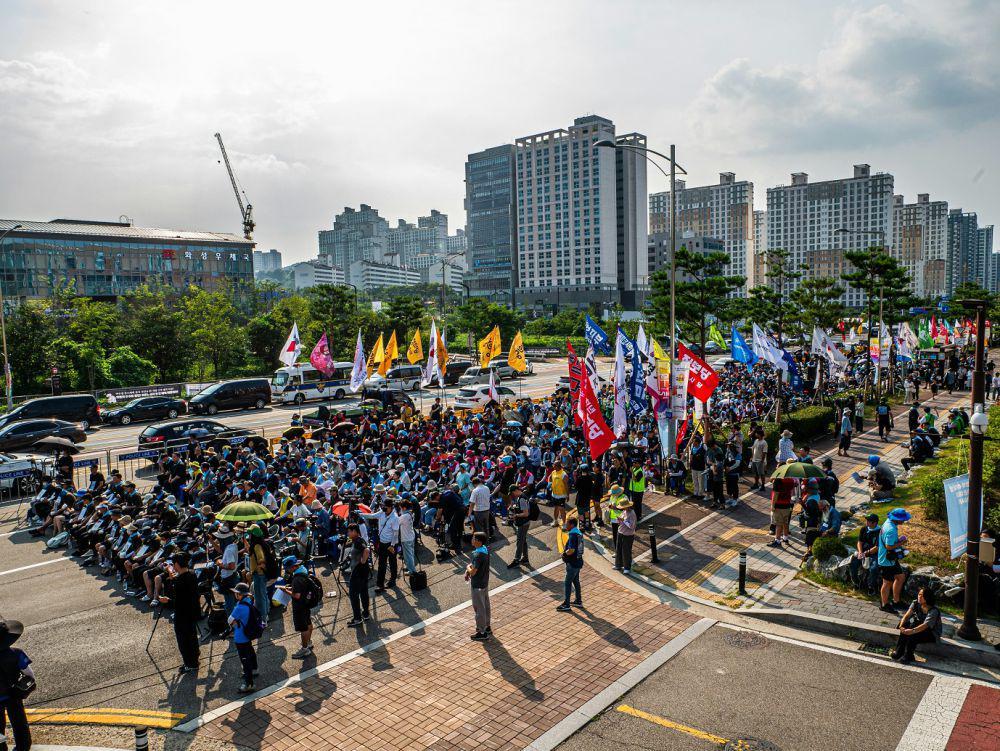 Ilustrasi demonstrasi di Korea Selatan. (unsplash.com/Rema)