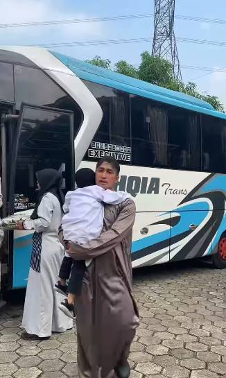 Irfan Hakim berkunjung ke rumah Mamah Dedeh (instagram.com/irfanhakim75)