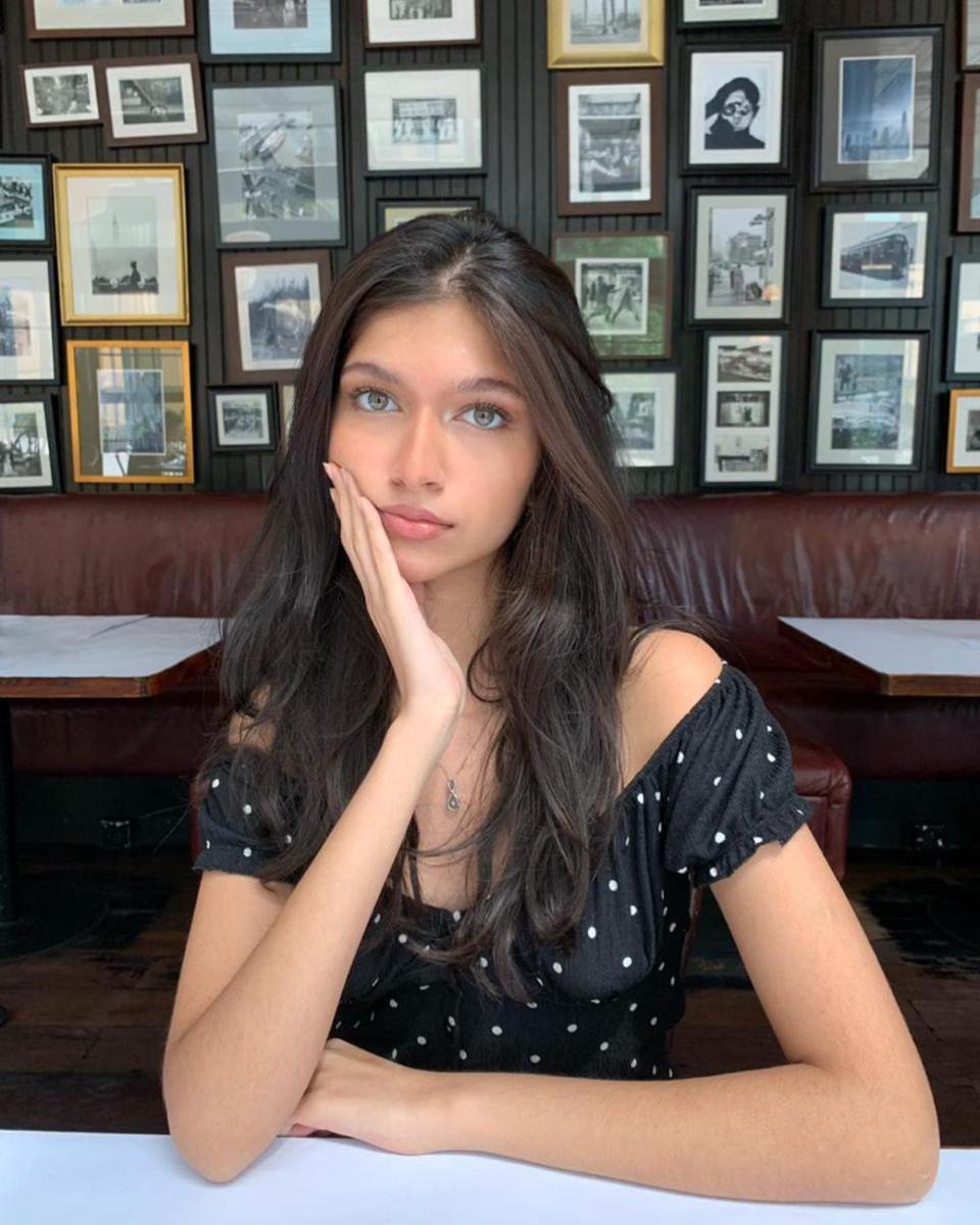 Potret Finalis Miss Universe Indonesia 2024 Fiza Khan (Instagram.com/fizajkhan)