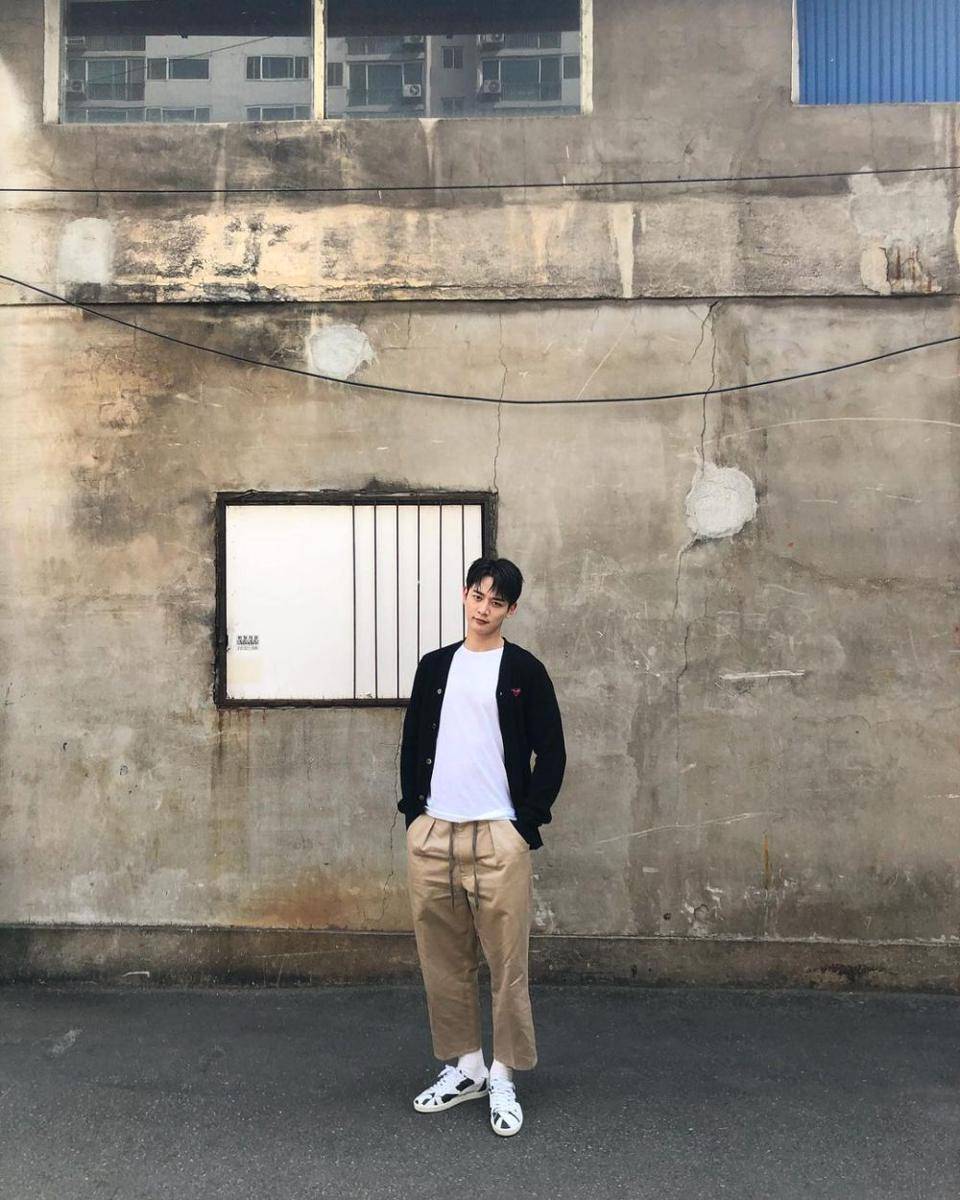 outfit day out ala Minho SHINee (instagram.com/choiminho_1209)