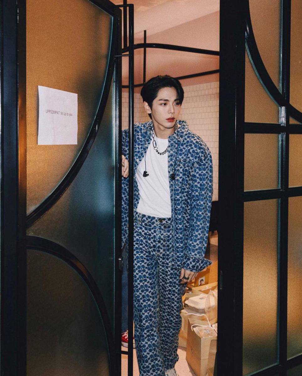 Up Poompat (instagram.com/uppoompat)