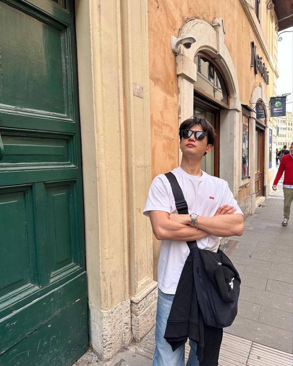 outfit day out ala Minho SHINee (instagram.com/choiminho_1209)