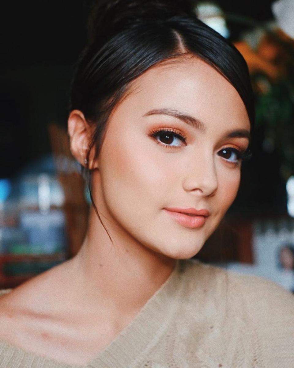 inspirasi makeup kondangan Amanda Rawles (instagram.com/amandarawles)