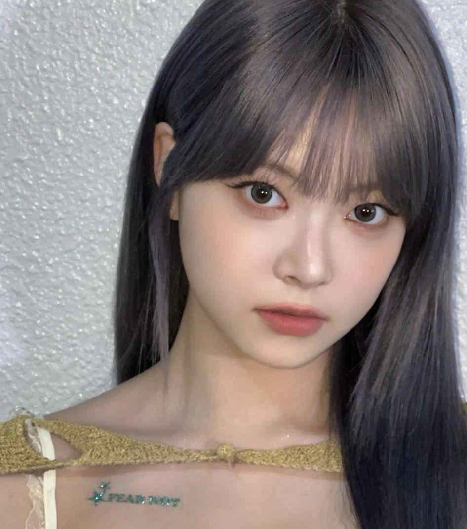 Eunchae LE SSERAFIM (instagram.com/hhh.e_c.v)