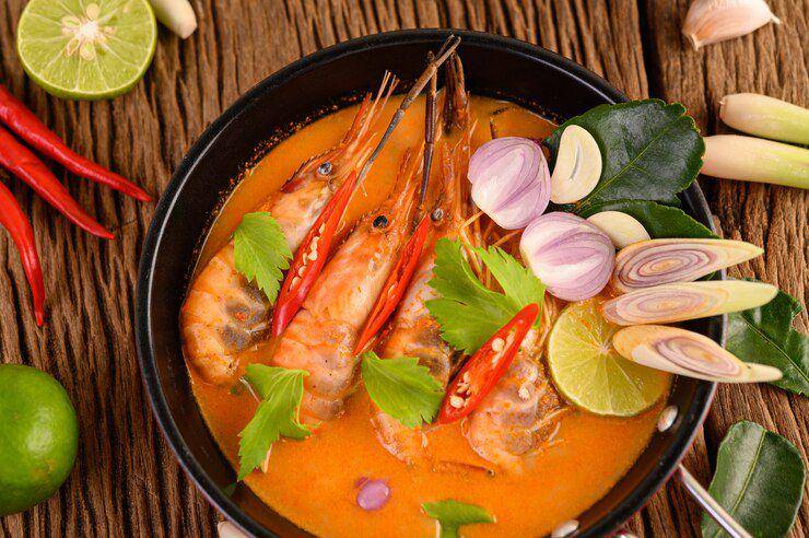 ilustrasi udang kuah santan pedas (freepik.com/jcomp)