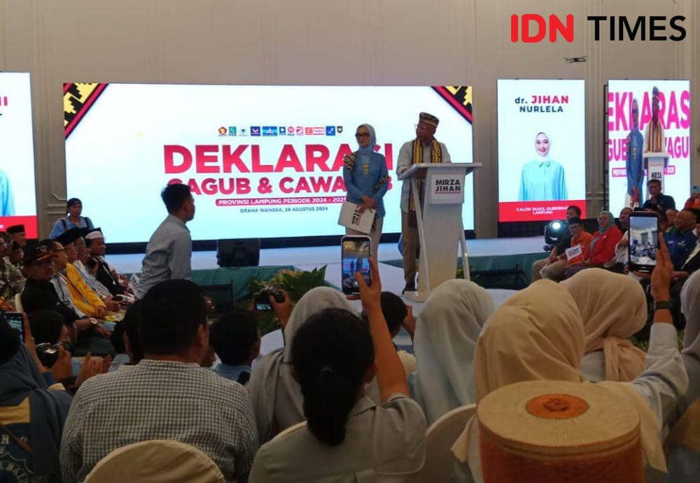 Pasangan Rahmat Mirzani Djausal dan Jihan Nurlela mendeklarasikan diri sebagai Calon Gubernur dan Wakil Gubernur Lampung periode 2024-2029 di Gedung Graha Wangsa, Bandar Lampung, Kamis (29/8/2024). (IDN Times/Tama Yudha Wiguna).