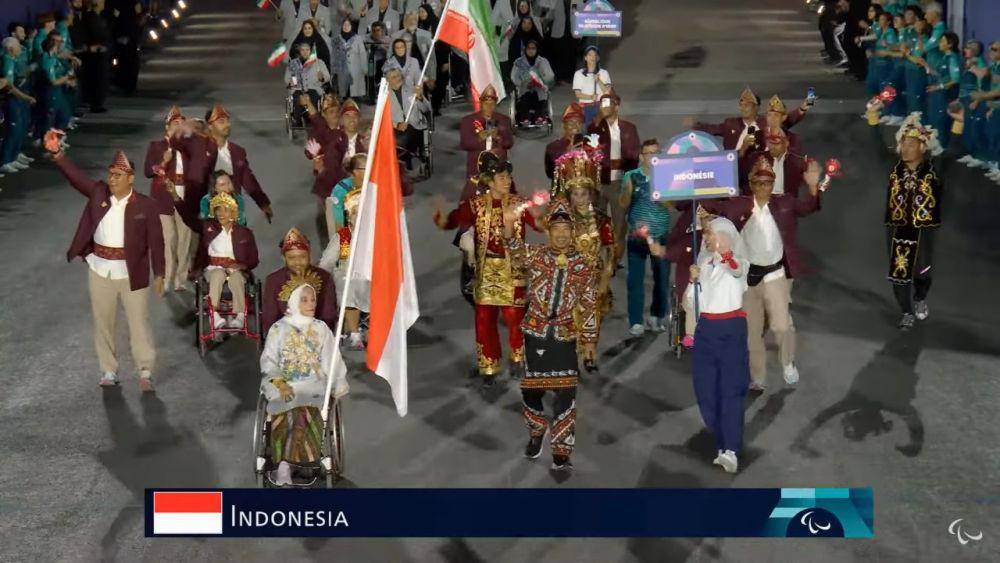 Kontingen Indonesia dalam upacara pembukaan Paralimpaide 2024 Paris (YouTube.com/Paralympic Games)