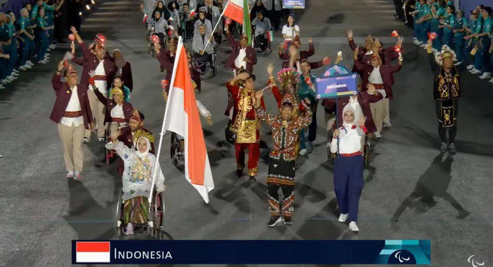 Kontingen Indonesia dalam upacara pembukaan Paralimpaide 2024 Paris (YouTube.com/Paralympic Games)