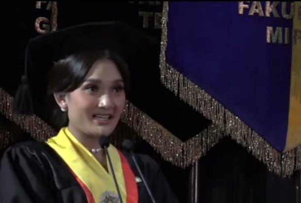 Wisudawan Terbaik UGM Pidato Soal Demokrasi Indonesia, Ini Isinya