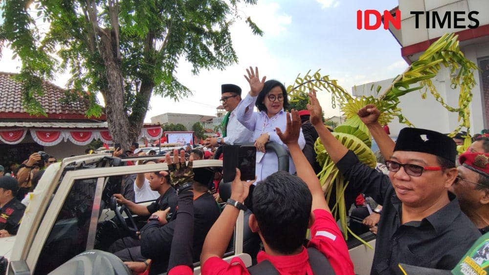 Agustina-Iswar Diarak Naik Jip Terbuka ke KPU Daftar Pilwakot Semarang