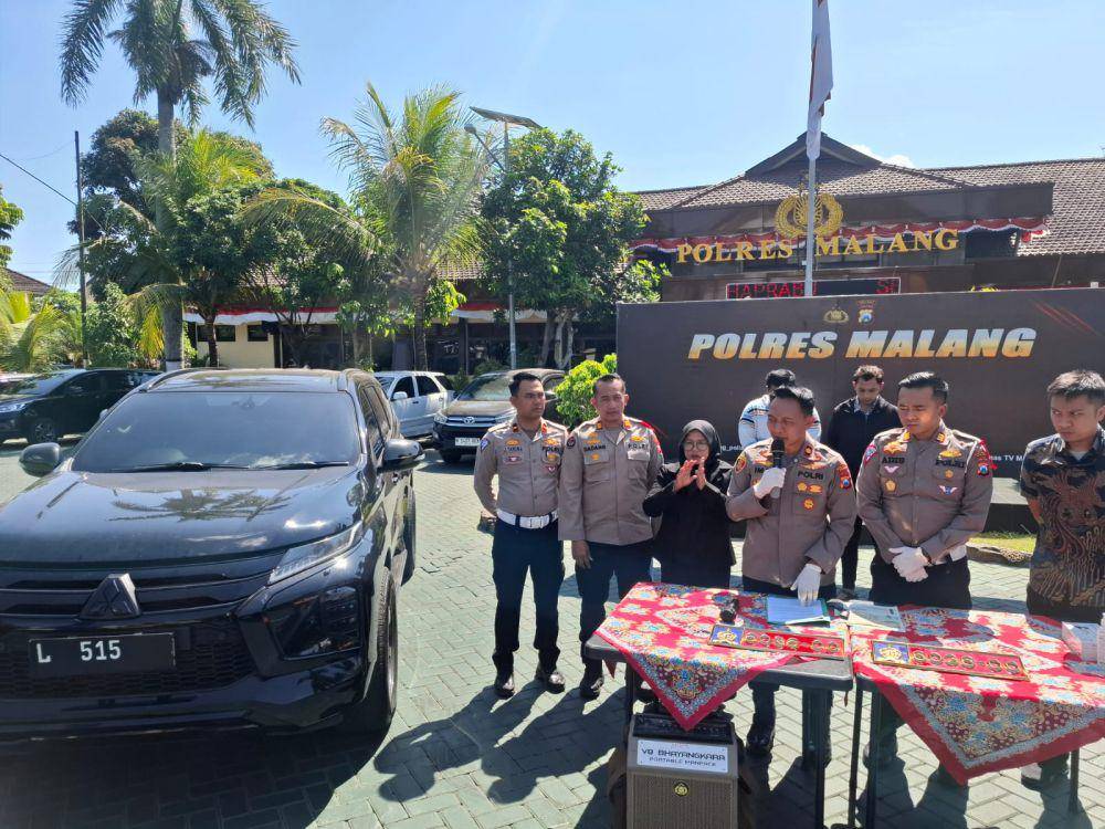 Konferensi pers penyalahgunaan plat kendaraan Lemhanas di Polres Malang. (IDN Times/Rizal Adhi Pratama)