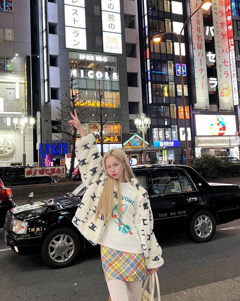 Hannah 4EVE (instagram.com/hannah_kmz)