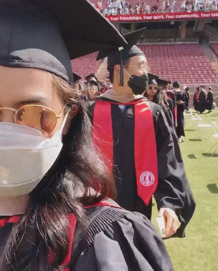 Maudy dan Jesse Choi wisuda (Instagram.com/maudyayunda)