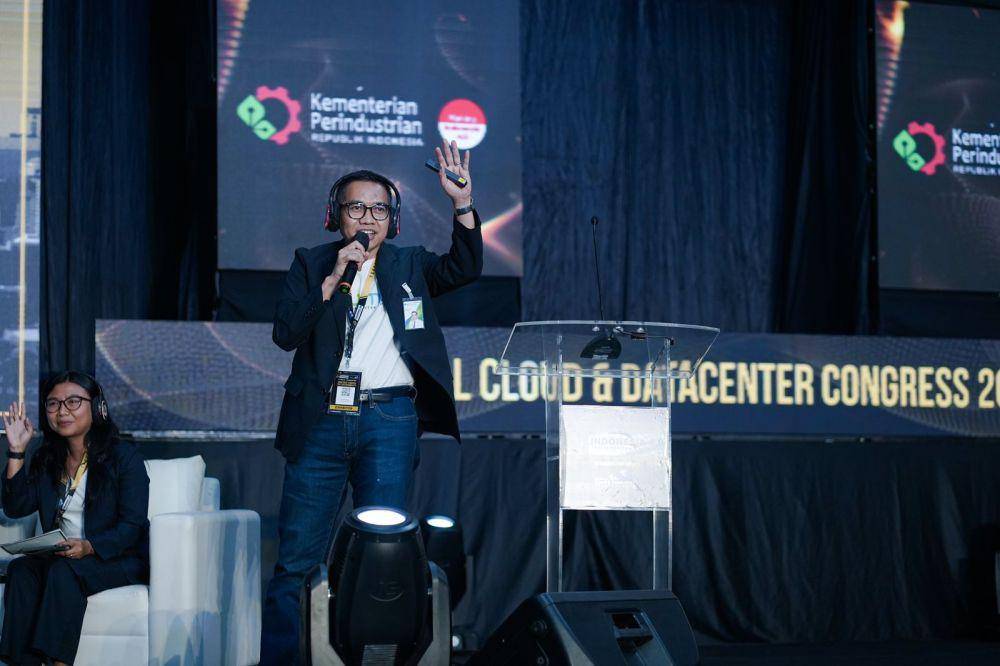 BPJS Ketenagakerjaan sukses melakukan transformasi digital melalui aplikasi Jamsostek Mobile (JMO). Aplikasi yang di-launching sejak tahun 2021 berhasil memberikan kemudahan klaim Jaminan Hari Tua (JHT) bagi peserta dimanapun dan kapan saja. (Dok. BPJAMSOSTEK)