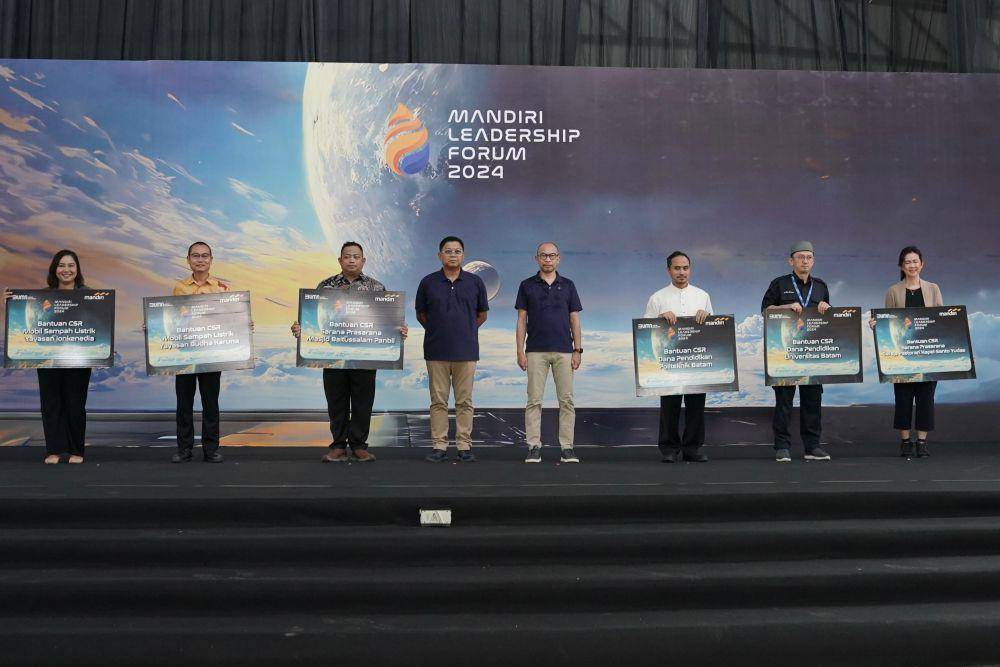 Bank Mandiri melalui program Tanggung Jawab Sosial dan Lingkungan (TJSL) menggelar kegiatan sosial yang berfokus pada peningkatan kualitas lingkungan, pengembangan sarana prasarana dan pendidikan di Batam, Provinsi Kepulauan Riau. (Dok. Bank Mandiri)