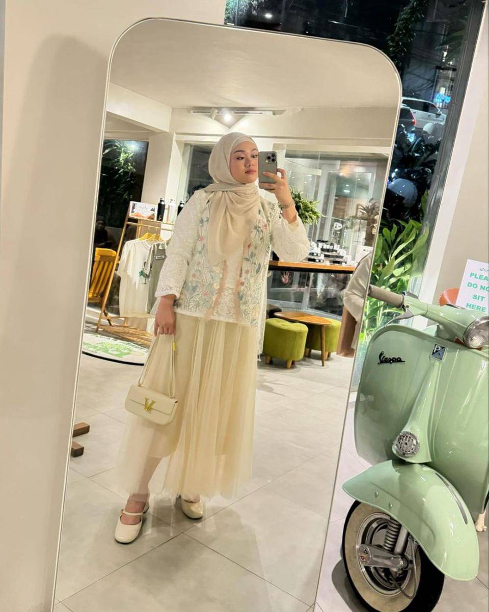 OOTD hijab warna putih ala Fatya Biya (instagram.com/fatyabiya)