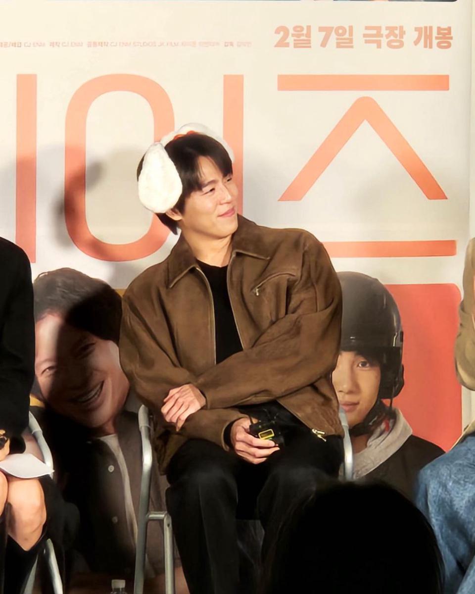 potret mix and match outer ala Lee Hyun Woo (instagram.com/hihyunwoo)