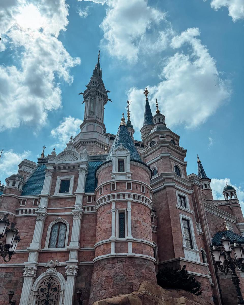 potret Marsha Aruan liburan ke Disneyland Hongkong (instagram.com/aruanmarsha)