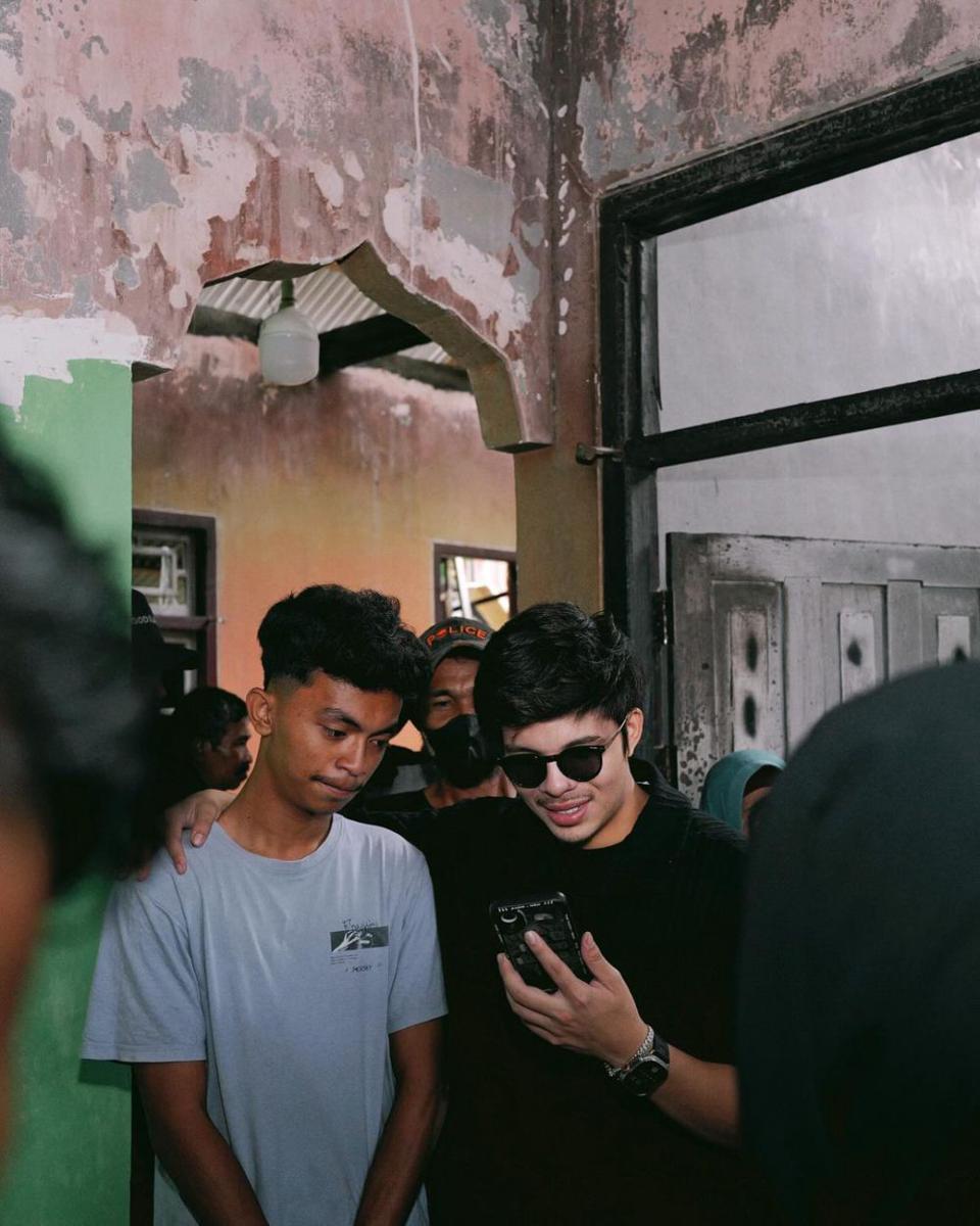 potret Atta Halilintar beri beasiswa pada anak di Ternate (instagram.com/attahalilintar)