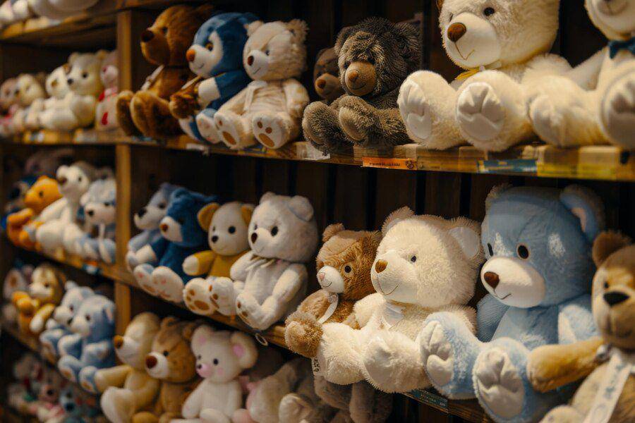 Ilustrasi toko boneka (freepik.com/jenniepavl1)