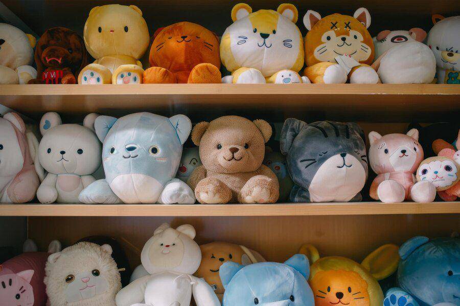 Ilustrasi toko boneka (freepik.com/jenniepavl1)