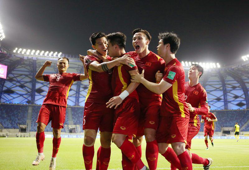 Selebrasi Doan Van Hau dan pemain timnas Vietnam (vff.org)
