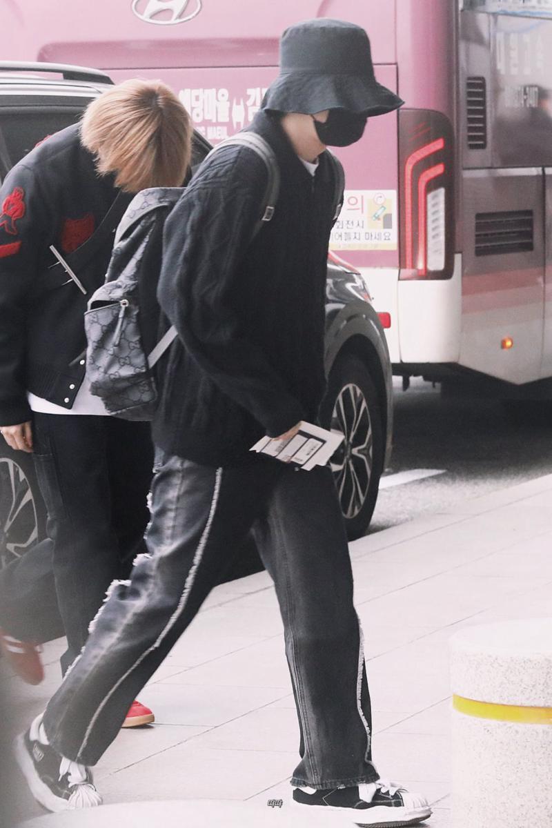 Lee Know Stray Kids (x.com/minminninini)