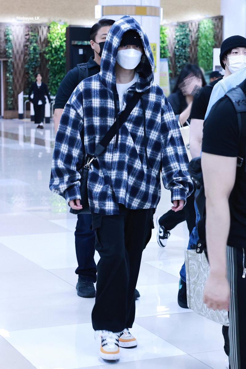 Lee Know Stray Kids (x.com/StarinEyes_LK)