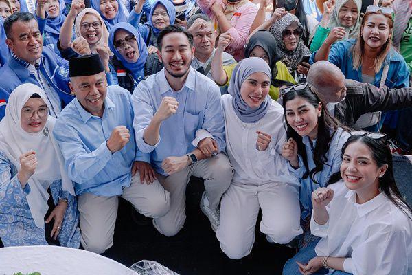 Potret Syahnaz, Nagita, dan Nisya Dampingi Jeje Daftar Calon Bupati