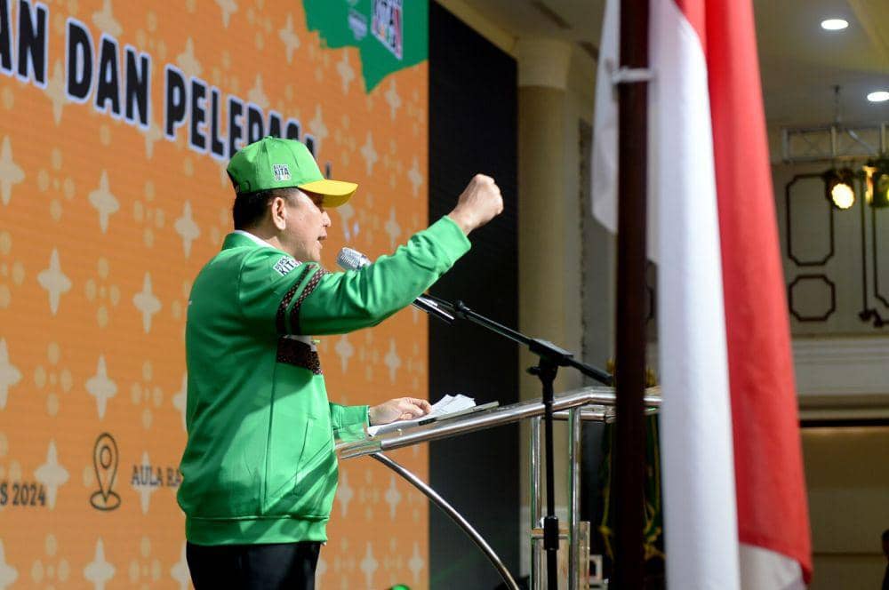 Pj Gubernur Sumut Agus Fatoni lepas kontingen Sumut berlaga di PON 2024 (dok.Pemprov Sumut)