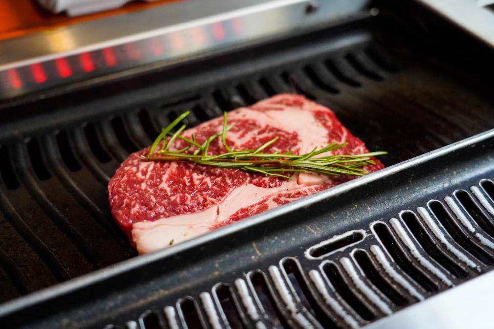 ilustrasi daging wagyu (unsplash.com/Kina)