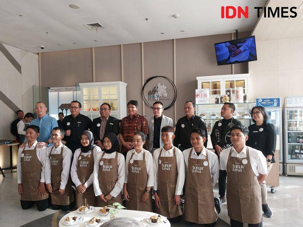 Potret barista Tuli di Kopi Tutur Rasa (IDN Times/Fasrinisyah Suryaningtyas)